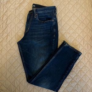 Old Navy Athletic cut jeans - Like New!